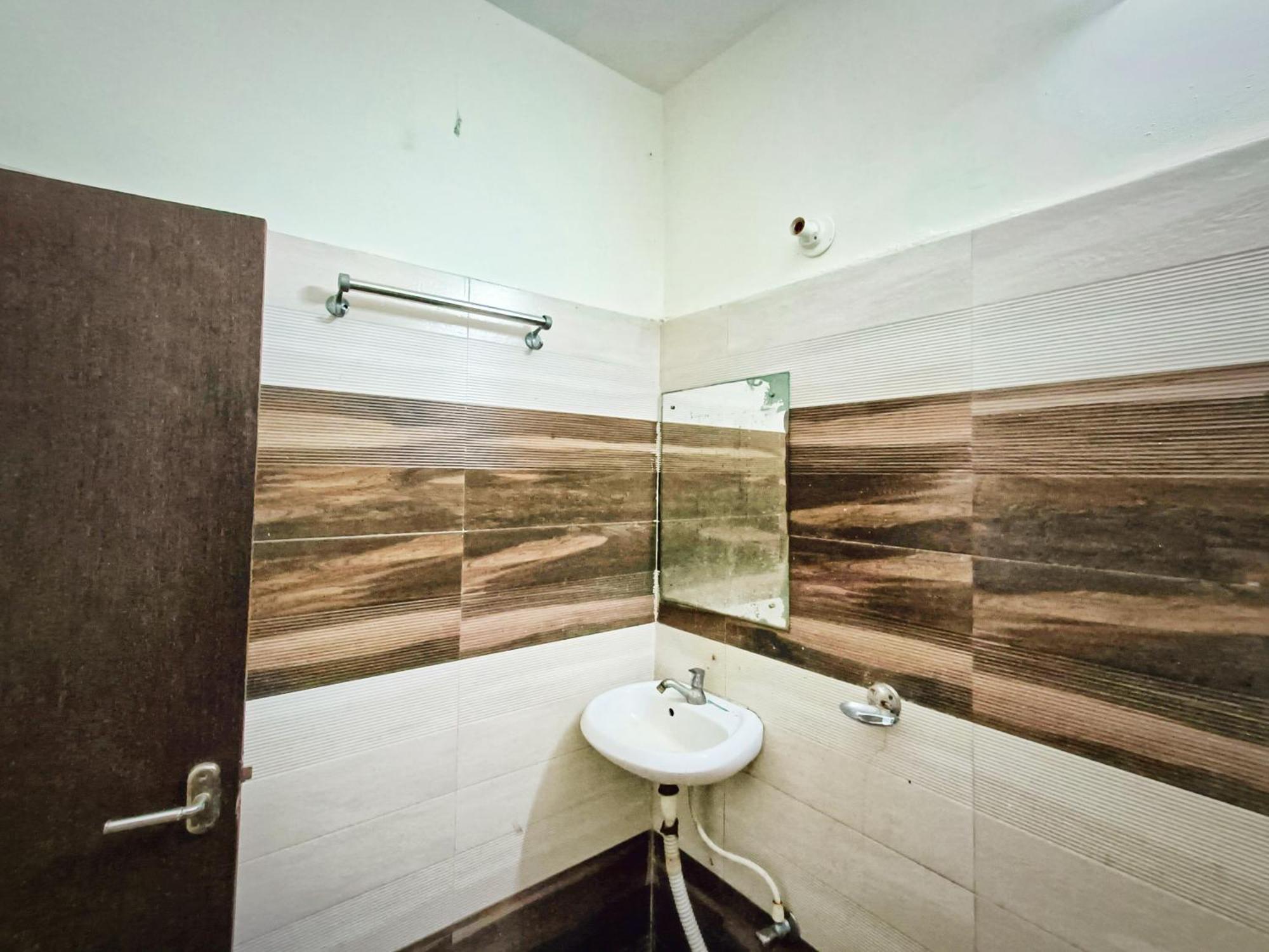 Rest Inn Hotel Newtown Road Near Tata Medical 加尔各答 外观 照片