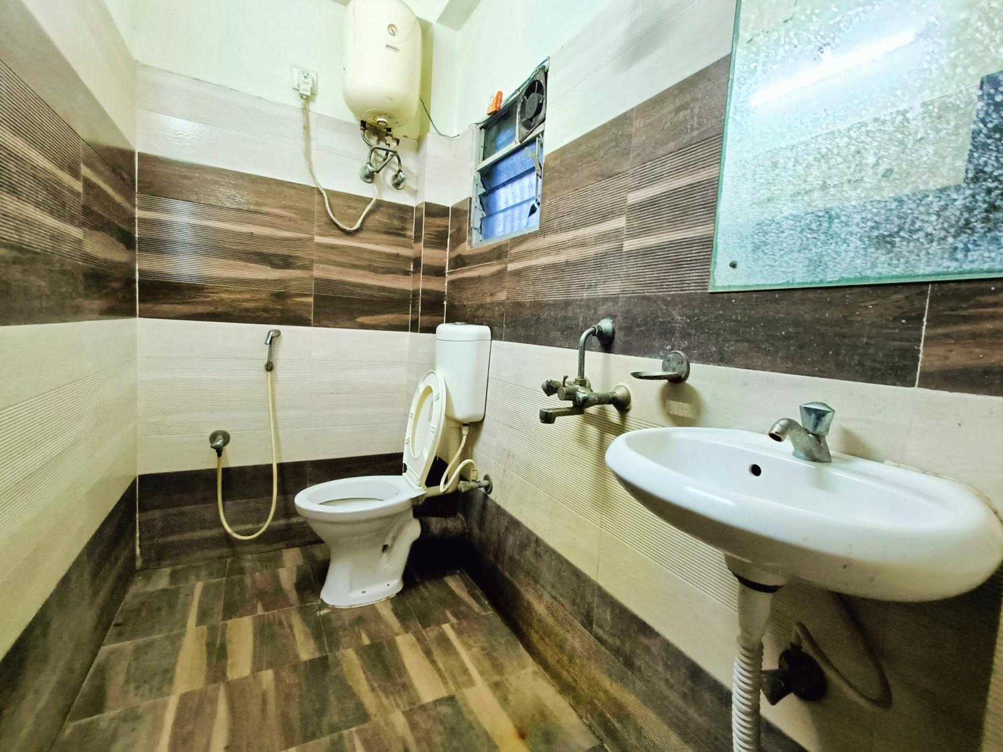 Rest Inn Hotel Newtown Road Near Tata Medical 加尔各答 外观 照片